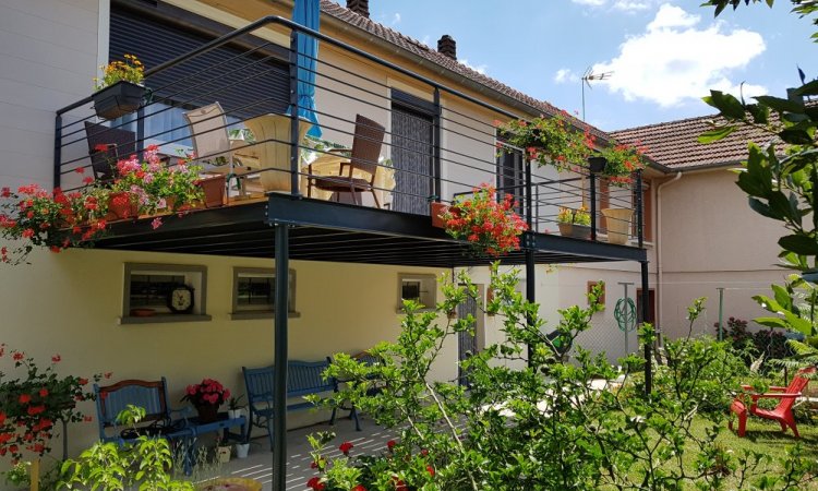 Terrasse sur pilotis au Creusot